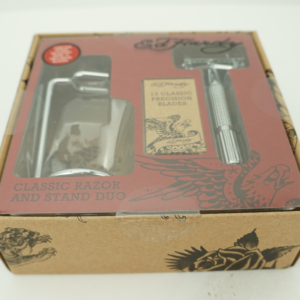 NEW Ed Hardy Chrome Classic Razor And Stand Duo - Picture 4 of 4